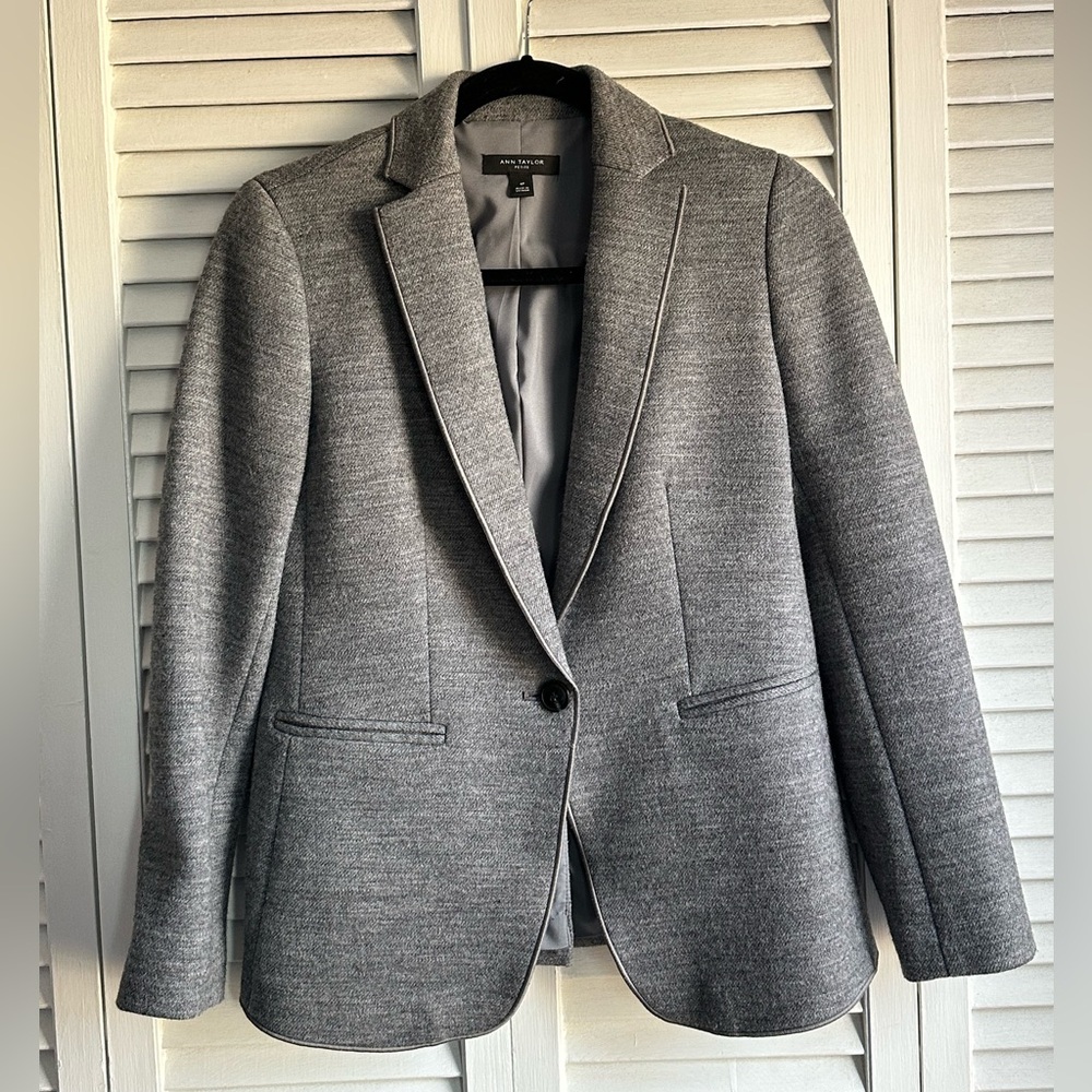 EUC Ann Taylor Wool Blend One Button Blazer